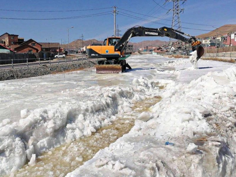 Халиа, тошингоос хамгаалан далан босгож, суваг, шуудуу татаж байна